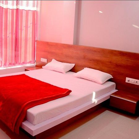 Hotel Tathastu Удджайн Экстерьер фото
